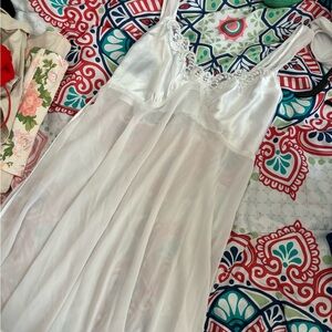 Elegant White Lace Trim Nightgown bundle